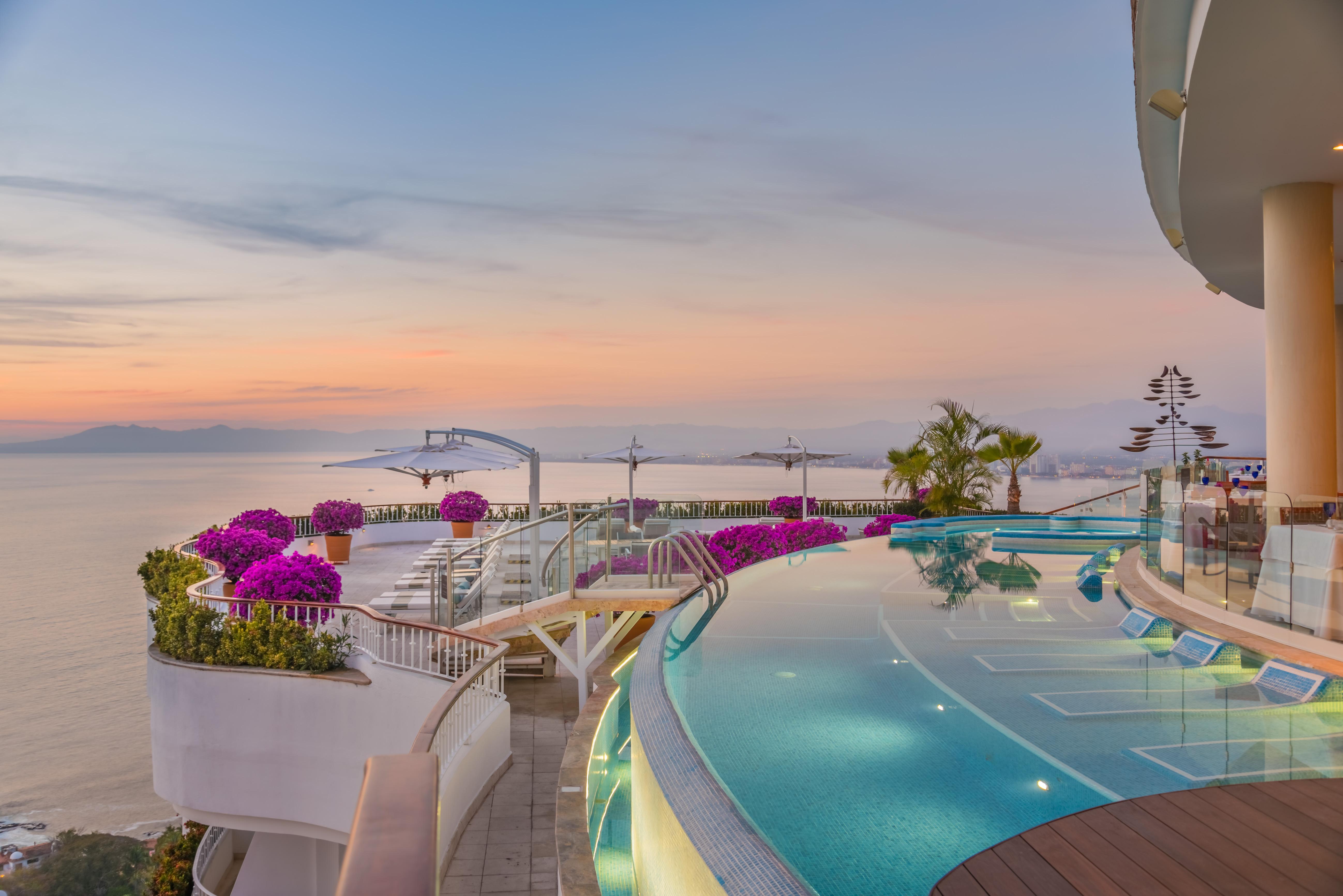 Grand Miramar All Luxury Suites & Residences (Adults Only) Puerto Vallarta Buitenkant foto